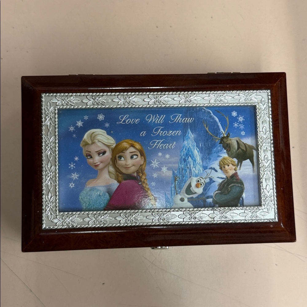 Children’s music playing jewelry box